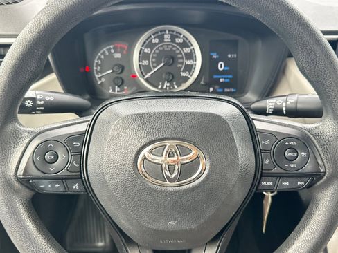 Used 2022 Toyota Corolla LE image 27