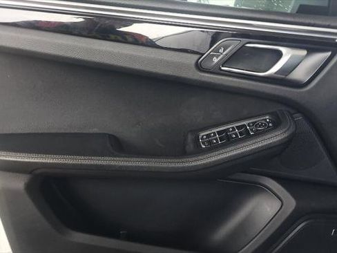 Used 2019 Porsche Macan AWD/4WD image 23