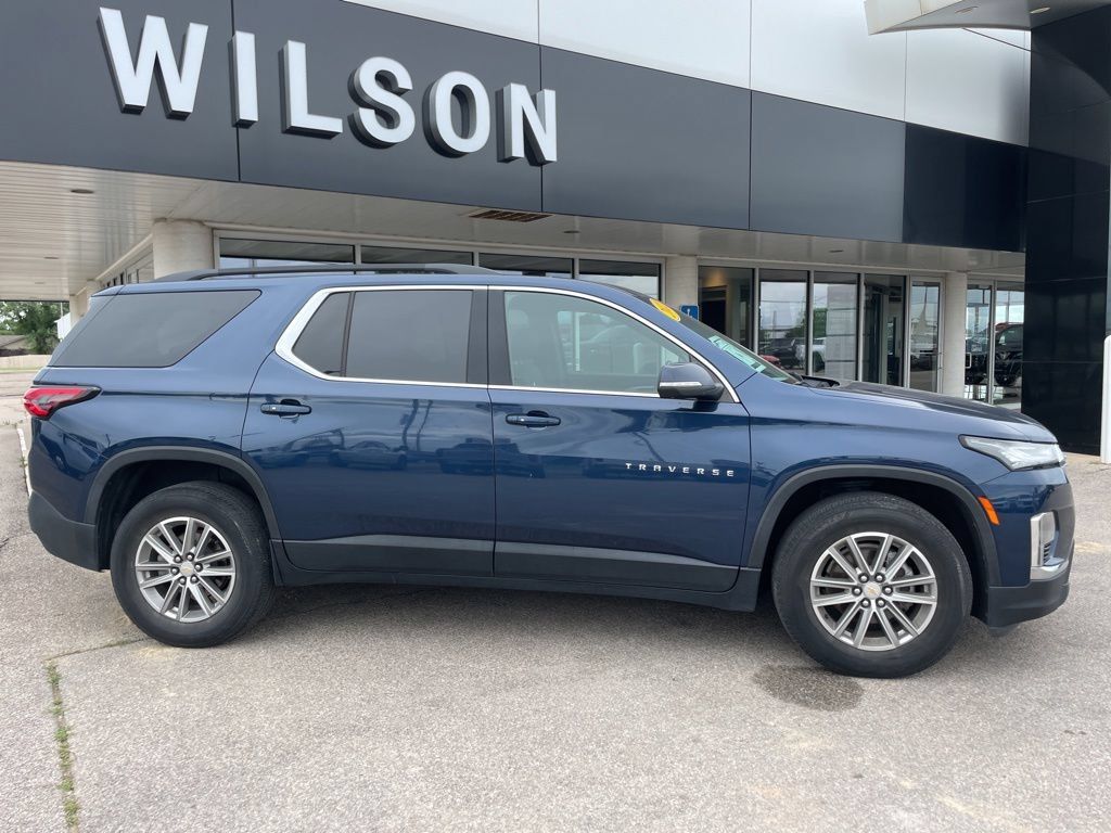Used 2022 Chevrolet Traverse LT FWD image 2