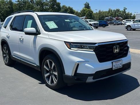 Used 2023 Honda Pilot Elite image 2