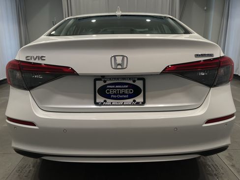 Used 2022 Honda Civic Touring image 3