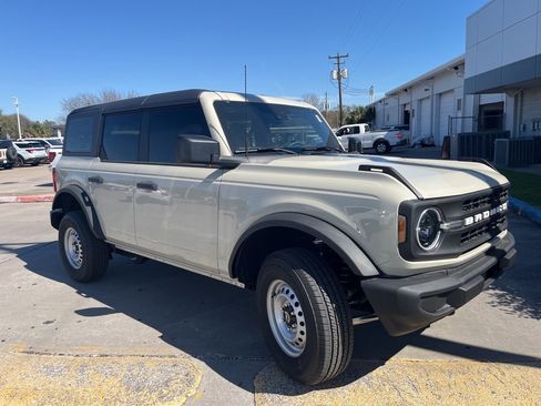 Used 2025 Ford Bronco 4-Door image 4