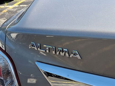 Used 2013 Nissan Altima 2.5 S FWD image 22