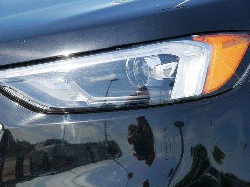 Certified 2024 Ford Edge Titanium image 5