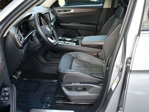 Used 2025 Volkswagen Atlas SEL Premium R-Line image 46