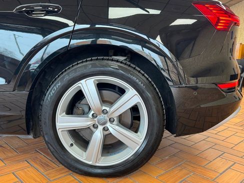Used 2019 Audi e-tron Prestige w/ Prestige Package image 12