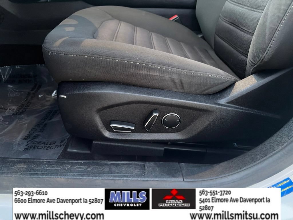 Used 2017 Ford Fusion SE w/ Fusion SE Technology Package FWD image 12