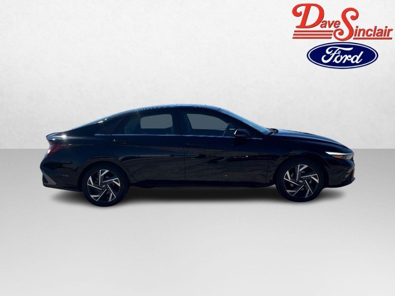 Used 2024 Hyundai Elantra Limited FWD image 5