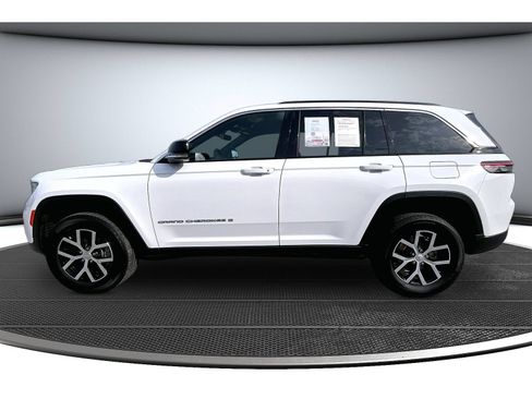 Certified 2025 Jeep Grand Cherokee Limited AWD/4WD image 17