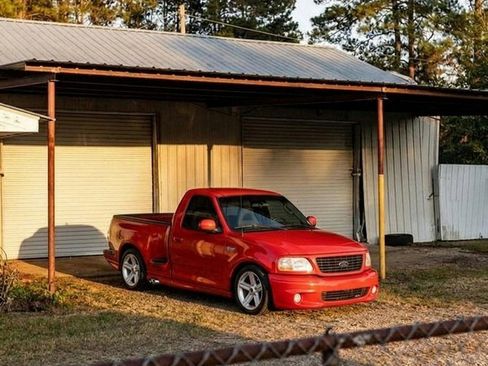 Used 2004 Ford F150 Lightning RWD image 5