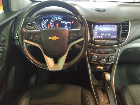 Used 2021 Chevrolet Trax LT w/ LT Convenience Package AWD/4WD image 22