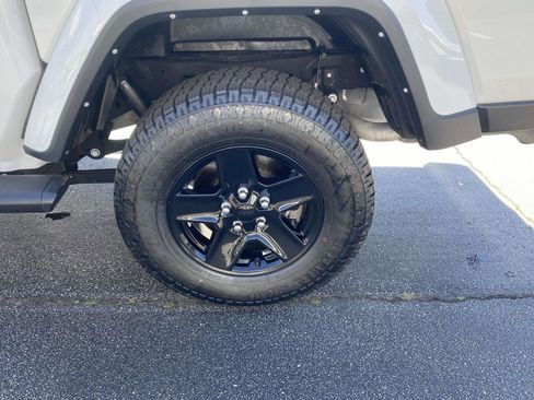 Used 2021 Jeep Gladiator Sport image 23