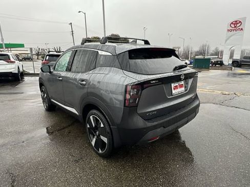 New 2025 Nissan Kicks SR w/ Illumination Package image 7