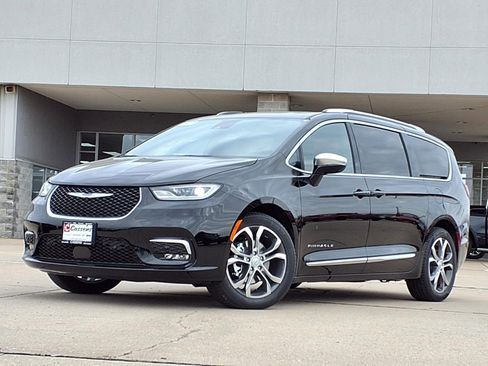 New 2026 Chrysler Pacifica Pinnacle w/ Trailer Tow Group image 38