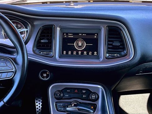Used 2021 Dodge Challenger SXT image 6