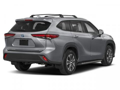 New 2026 Toyota Highlander XLE image 2
