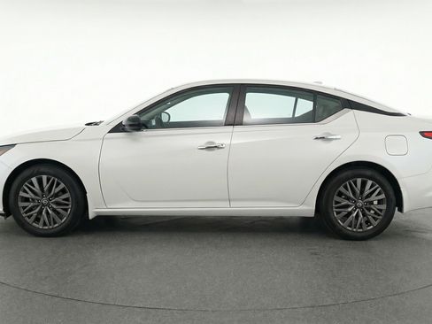 Used 2025 Nissan Altima 2.5 SV FWD image 5