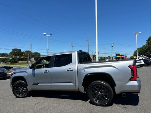 Used 2024 Toyota Tundra Platinum AWD/4WD image 6