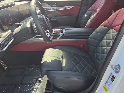 Certified 2023 BMW 740i RWD image 9