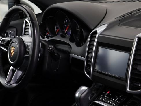 Used 2016 Porsche Cayenne image 22