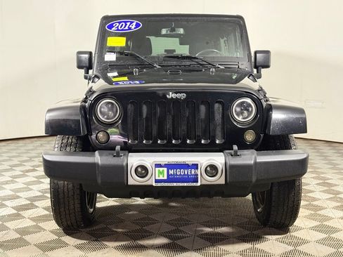 Used 2014 Jeep Wrangler Unlimited Sahara w/ Dual Top Group AWD/4WD image 10