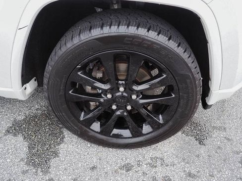 Used 2019 Jeep Grand Cherokee Altitude AWD/4WD image 34
