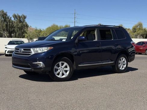 Used 2012 Toyota Highlander w/ Tech Pkg image 2