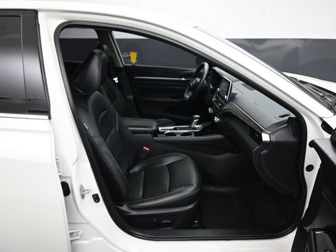 Used 2020 Nissan Altima 2.0 Platinum image 42