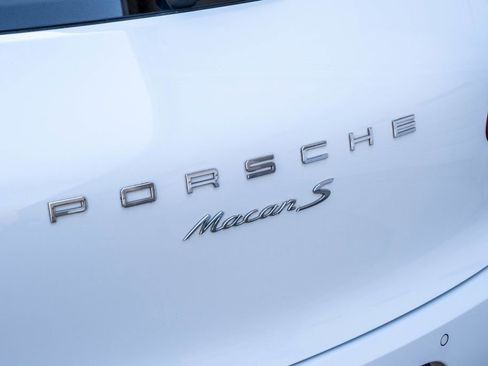 Used 2015 Porsche Macan S w/ Infotainment Package image 40