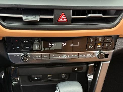 Certified 2024 Kia Seltos EX AWD/4WD image 19