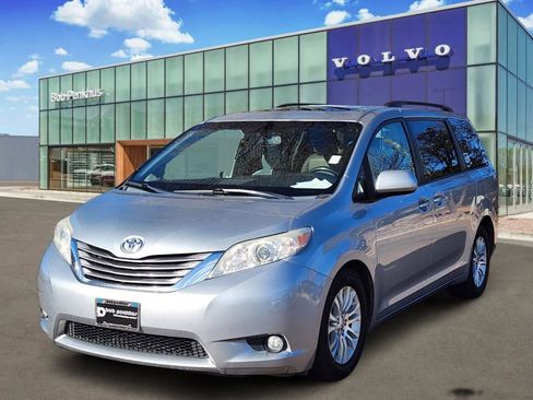 Used 2015 Toyota Sienna XLE image 22