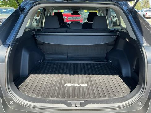 Used 2022 Toyota RAV4 LE AWD/4WD image 23