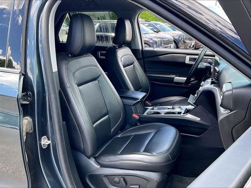 Used 2024 Ford Explorer XLT w/ Equipment Group 202A AWD/4WD image 10