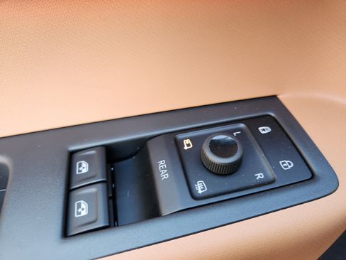 New 2025 Volkswagen ID. Buzz Pro S image 18