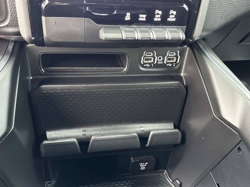 Used 2024 RAM 1500 Big Horn AWD/4WD image 14