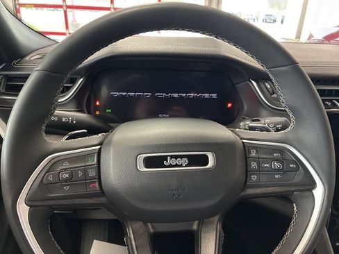 Certified 2024 Jeep Grand Cherokee Limited AWD/4WD image 19