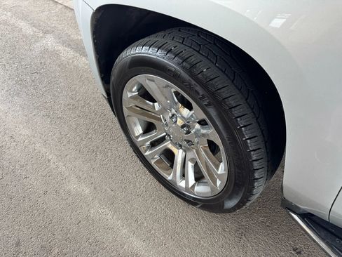 Used 2020 GMC Yukon XL SLT w/ Premium Edition image 32