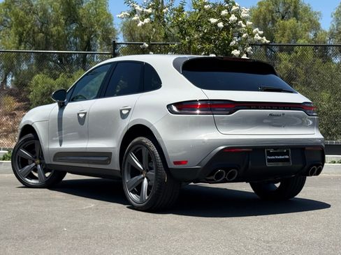 Used 2025 Porsche Macan image 3