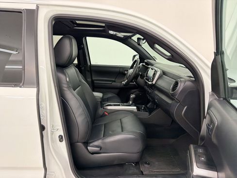 Used 2023 Toyota Tacoma Limited AWD/4WD image 30