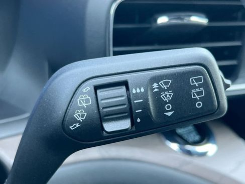 Used 2023 Ford Explorer Platinum w/ Technology Package AWD/4WD image 25
