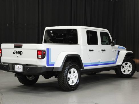 Used 2025 Jeep Gladiator Sport AWD/4WD image 5