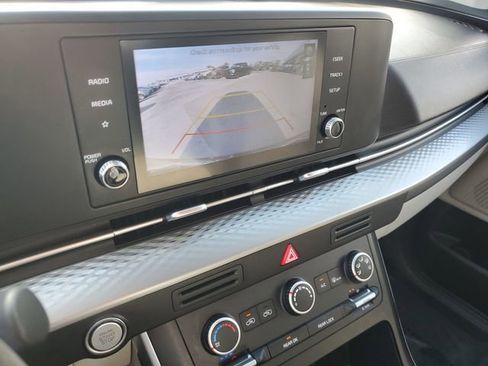 Used 2022 Kia Carnival LX w/ Paint Protection Package image 27