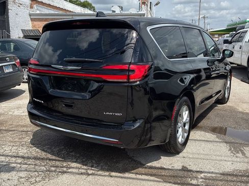 Used 2026 Chrysler Pacifica Limited FWD image 3
