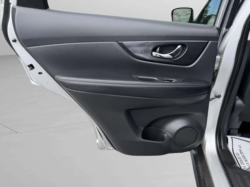 Used 2018 Nissan Rogue SV AWD/4WD image 25