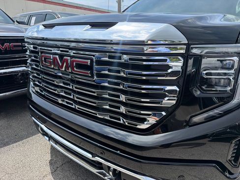 Used 2023 GMC Sierra 1500 Denali w/ Denali Reserve Package AWD/4WD image 14