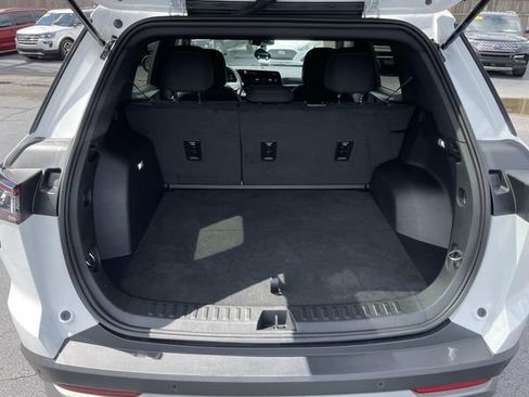 Certified 2025 Chevrolet Equinox LT FWD image 12
