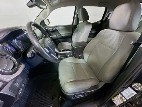 Used 2020 Toyota Tacoma SR5 image 12