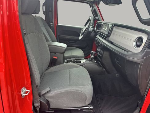 Used 2025 Jeep Wrangler Unlimited Sahara AWD/4WD image 14