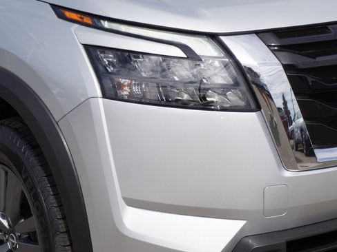 Used 2024 Nissan Pathfinder S FWD image 3