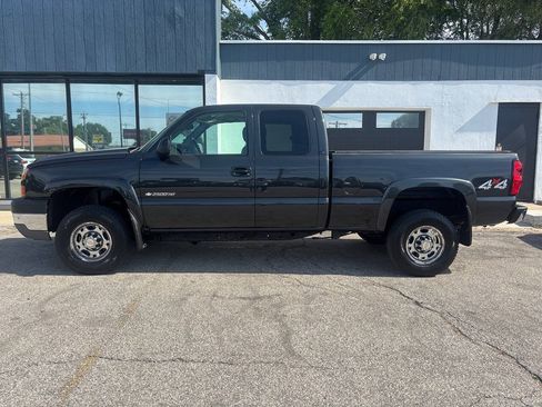 Used 2005 Chevrolet Silverado 2500 LS AWD/4WD image 12